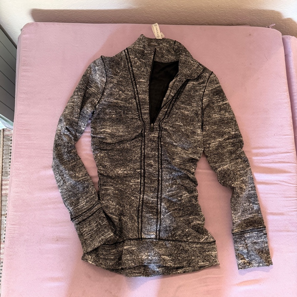 Lululemon Cypress Kiss Half-Zip in Rush
Jacquard Black/White